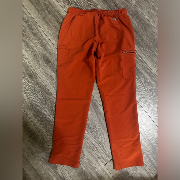 Orange 🍊 Figs Scrubs Set Size Xs top Small bottom 🍊 - Picture 9 of 9